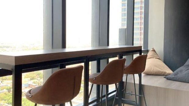 Banyak coworking space bermunculan. Terutama di kota-kota besar seperti Surabaya.