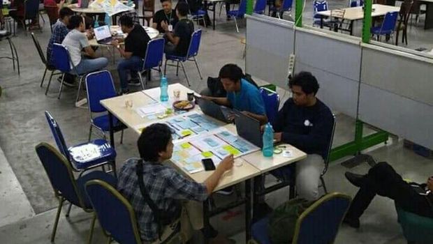 Banyak coworking space bermunculan. Terutama di kota-kota besar seperti Surabaya.