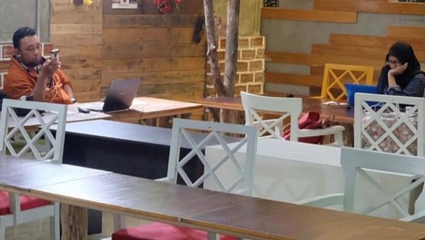 Banyak coworking space bermunculan. Terutama di kota-kota besar seperti Surabaya.