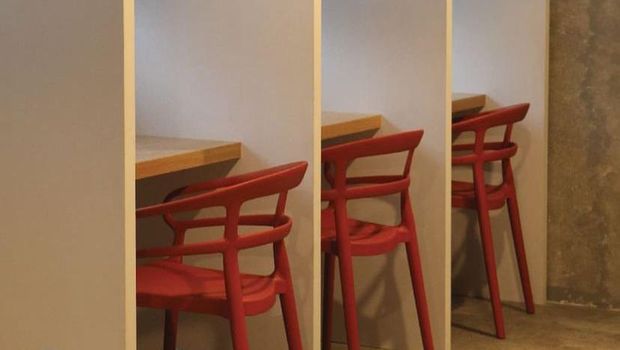 Banyak coworking space bermunculan. Terutama di kota-kota besar seperti Surabaya.