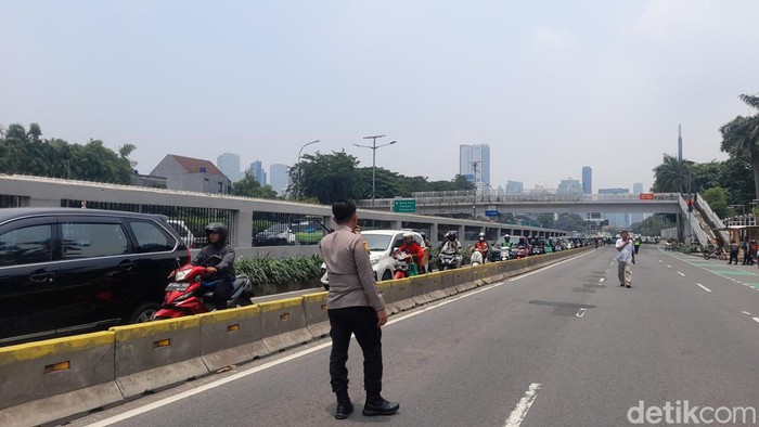 Demo Partai Buruh di depan DPR. (Ilham/detikcom)