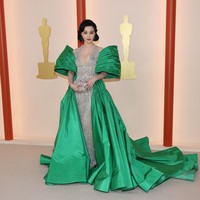 Fan Bingbing tampil di ‘champagne carpet’ Oscars 2023 yang digelar pada Minggu (12/3/2023) malam. Kehadirannya ini jadi sorotan, mengingat sang aktris sempat hilang secara misterius dari muka publik selama 5 tahun. Foto: Getty Images