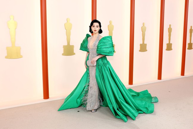 Momen ini juga jadi penampilan pertamanya di Oscars 2023 setelah satu dekade absen. Seperti dikutip dari E!News, Fan Bingbing terakhir kali terlihat menghadiri Oscars 10 tahun lalu. Foto: Getty Images