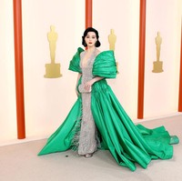 Momen ini juga jadi penampilan pertamanya di Oscars 2023 setelah satu dekade absen. Seperti dikutip dari E!News, Fan Bingbing terakhir kali terlihat menghadiri Oscars 10 tahun lalu. Foto: Getty Images