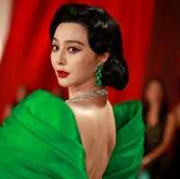 Aktris 41 tahun ini sukses mencuri perhatian dengan penampilannya yang glamor dan megah.  Foto: Getty Images