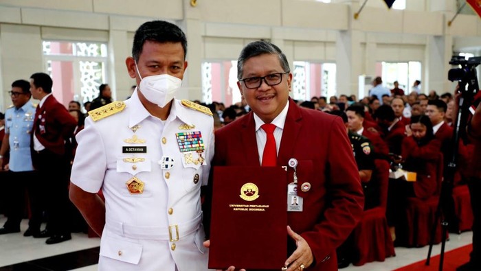 Hasto Kristiyanto menjadi lulusan terbaik Unhan TA 2023
