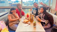 Ini dia momen pertemuan Indra Bekti dengan kedua anaknya. Foto: instagram