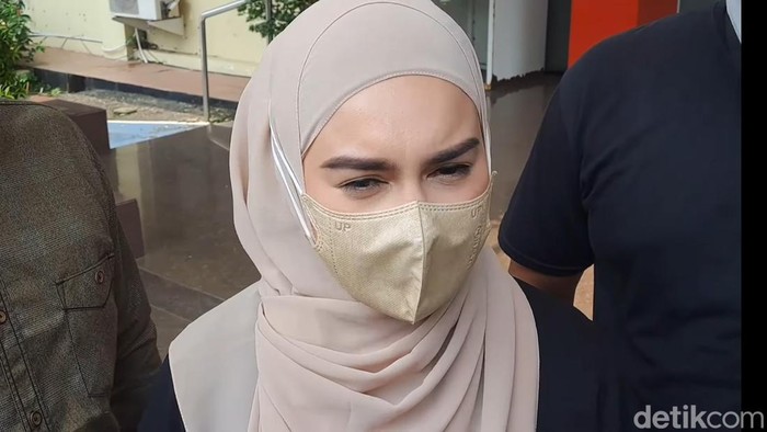 Irish Bella saat ditemui di kawasan Polres Jakarta Selatan.