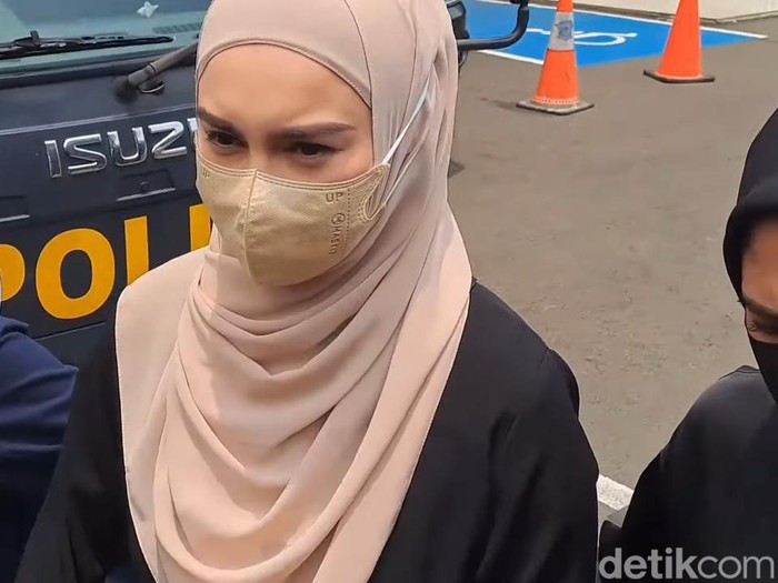 Irish Bella saat ditemui di kawasan Polres Jakarta Selatan.
