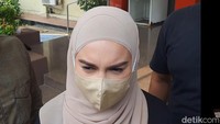Saya dan keluarga memutuskan untuk menyerahkan seluruh proses hukum kepada pihak yang berwenang, tutur Irish Bella. Foto: ahsan/detikhot