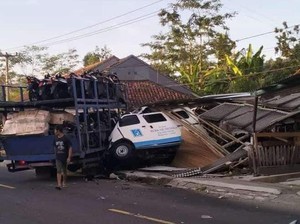 Jabar Hari Ini: Adu Banteng Tewaskan Dokter di Pangandaran