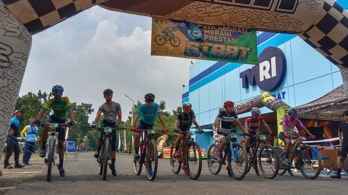 Kegiatan balap sepeda dalam rangka HUT TVRI Jabar.