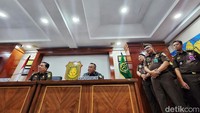 Kejagung juga akan mengusut terkait perencanaan pembangunan BTS Kominfo yang awalnya dilaksanakan selama periode 5 tahun berturut-turut, tetapi pembangunan dilaksanakan dalam satu tahun periode (pemadatan periode).