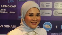 Selebriti Kesha Ratuliu kini tengah mengandung anak keduanya yang usia kandungannya menginjak 7 bulan. Ia dan sang suami, Adhi Permana, juga sudah mengetahui jenis kelamin anak keduanya yakni perempuan. (Foto: detikhealth/ Jieffa Nurhaliza)