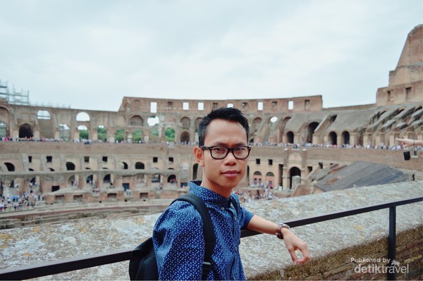 Di dalam Koloseum