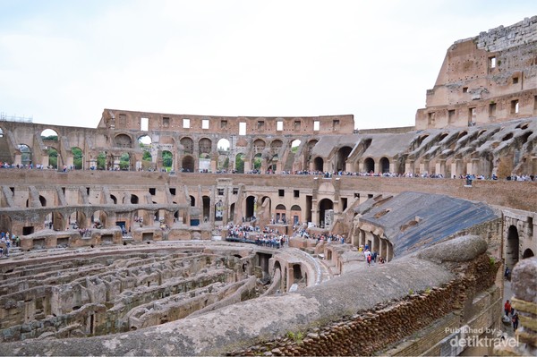 Koloseum digunakan untuk pertunjukan gladiator dan pertarungan hewan yang brutal.