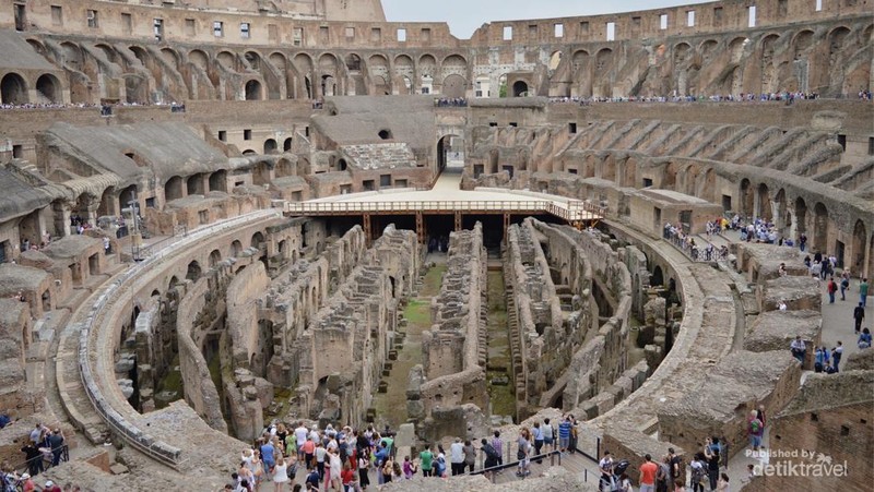 Koloseum selalu ramai dikunjungi wisatawan