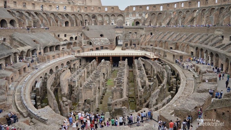 Koloseum, Bangunan Keajaiban dan Ikon kota Roma, Italia Koloseum selalu ramai dikunjungi wisatawan