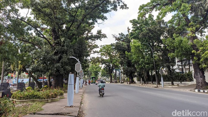 Kondisi proyek lampu jalan di Medan yang belum tuntas.