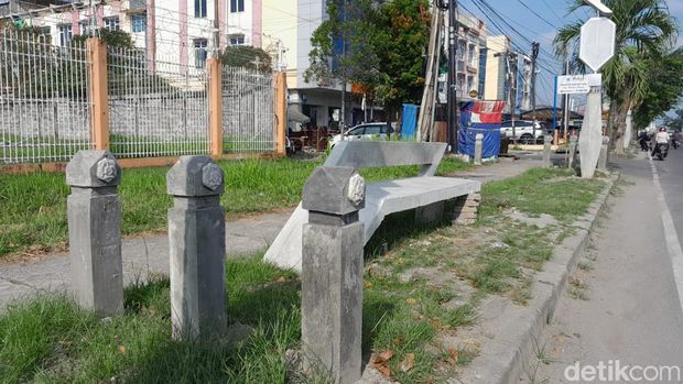 Kondisi proyek lampu jalan di Medan yang belum tuntas.