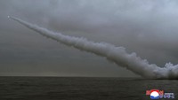 KCNA mengklaim rudal itu mampu mengudara sejauh 1.500 kilometer sebelum mengenai target yang ada di tengah lautan.