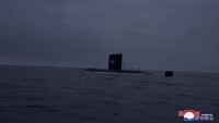 KCNA menyebut rudal jelajah strategis itu ditembakkan dari kapal selam bernama 8.24 Yongung yang ada di perairan lepas pantai timur Semenanjung Korea pada Minggu (12/3) pagi waktu setempat.