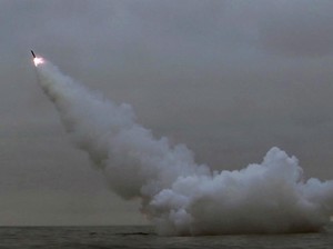 Panas! Korut Luncurkan Rudal Jelajah Saat AS-Korsel Latihan Militer