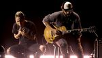 Penampilan Lady Gaga di Oscar 2023: Kaos dan Jeans Sobek