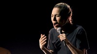 Lagu itu memiliki kesan personal bagi Gaga, seperti yang diungkapkannya sebelum menyanyi. Getty Images/Kevin Winter