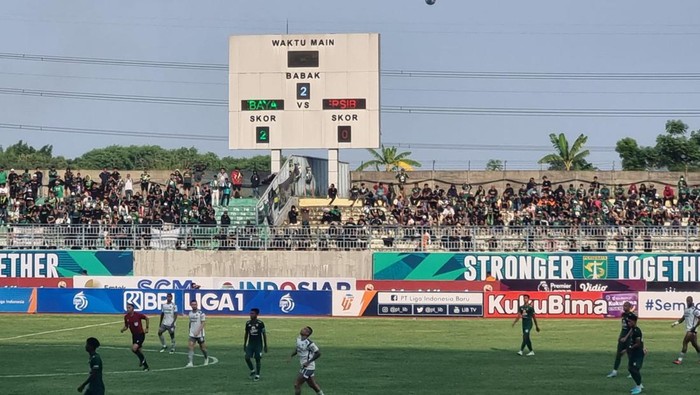 Laga Persebaya vs Persib Bandung di Stadion Joko Samudro, Gresik