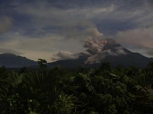 Gunung Merapi Kembali Muntahkan Awan Panas, Jarak Luncur 2 Km