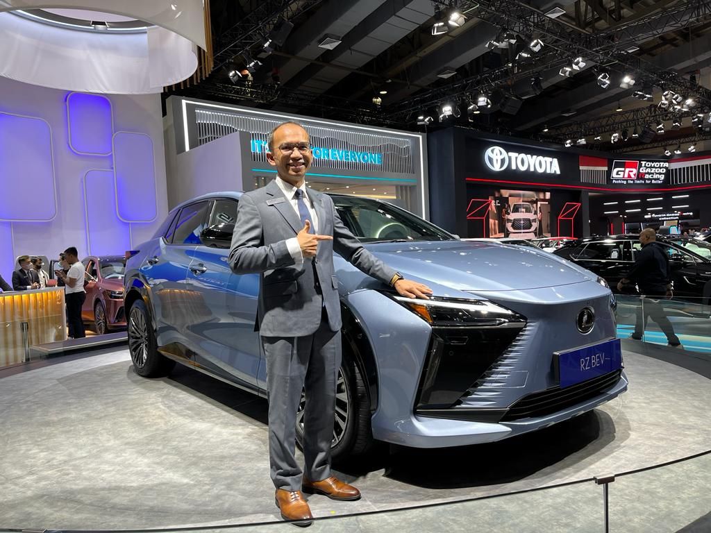 Lexus RZ