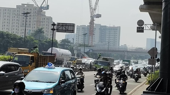 Macet di Jalan MT Haryono (Jabbar-detikcom)