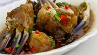 Gajang Genjang, kuliner Korea berupa rajungan mentah. Direndam dengan bumbu kecap asin, bawang putih, dan bubuk cabe. Gajang genjang enak disantap dengan nasi hangat. Foto: Getty Images/iStockphoto