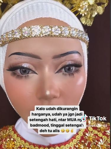 Makeup artist (MUA) ini curhat karena jasa riasnya sering ditawar pelanggan.
