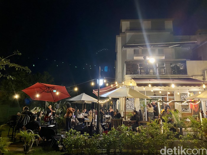 Mayosi Cafe & Eatery Mayosi Cafe & Eatery
