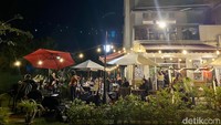 Kafe tersebut berlokasi di kawasan BSD City. Ada cerita panjang di balik berdirinya Mayosi Cafe & Eatery. Mulai dari inspirasi, desain bangunan hingga resep dibuat untuk mengenang mendiang ibu. Foto: detikcom/Riska Fitria