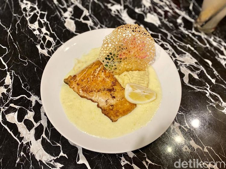 Bisa Kulineran Manado Sambil Nonton Live Music di Kafe Once Mekel