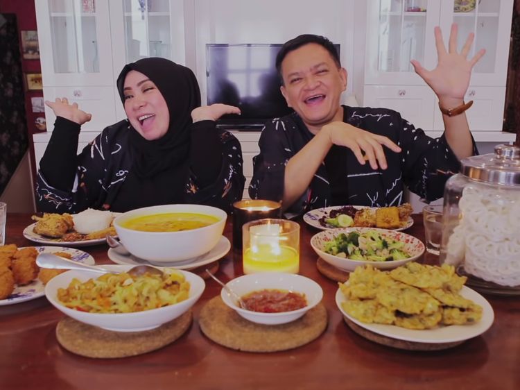 Kompaknya Melly Goeslaw Bikin Konten Kuliner Bareng Hedi Yunus
