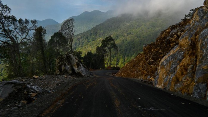 Menyusuri Jalan Jantho Lamno Yang Membelah Hutan Lindung Di Aceh