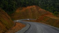 Pemerintah Provinsi Aceh sejak 2009 telah membangun jalan Jantho, Kabupaten Aceh Besar, menuju Lamno, Kabupaten Aceh Jaya.