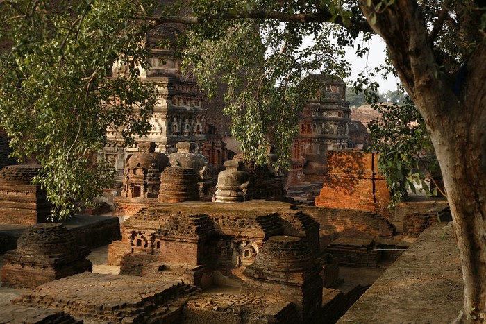 Nalanda University kuno, universitas tertua di dunia yang didirikan abad ke-5 M.