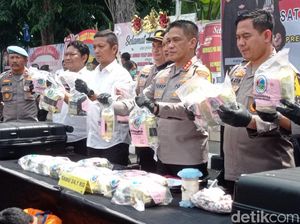 Dua Kurir Bawa 24 Kg Sabu Pakai KA Ditangkap Polrestabes Surabaya