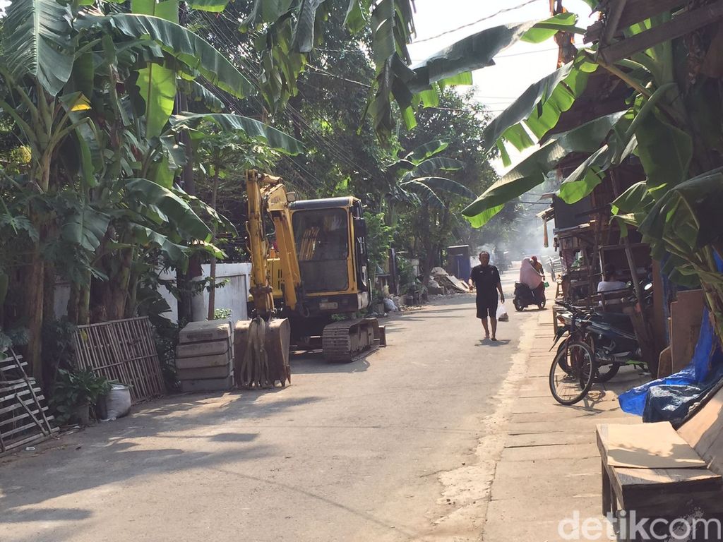 Pembangunan got antibanjir Jl Buluh Perindu, Pondok Bambu, Jakarta Timur, 13 Maret 2023. (Fathia Nabila Qonita/detikcom)