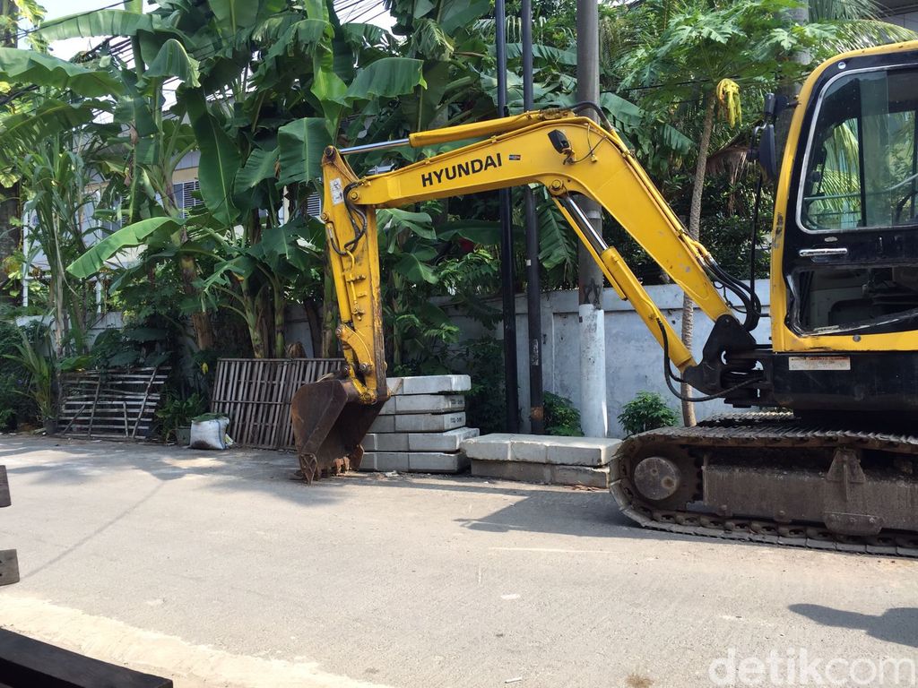 Pembangunan got antibanjir Jl Buluh Perindu, Pondok Bambu, Jakarta Timur, 13 Maret 2023. (Fathia Nabila Qonita/detikcom)