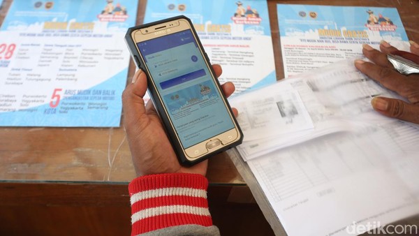 Warga yang ingin mudik gratis nantinya akan diarahkan untuk mendownload aplikasi MitraDarat.Pendaftaran mudik gratis bus Kemenhub bisa dilakukan pada 13 Maret-14 April 2023, dan akan ditutup jika kuota telah terpenuhi. Warga yang ingin mudik gratis nantinya akan diarahkan untuk mendownload aplikasi MitraDarat.Pendaftaran mudik gratis bus Kemenhub bisa dilakukan pada 13 Maret-14 April 2023, dan akan ditutup jika kuota telah terpenuhi.