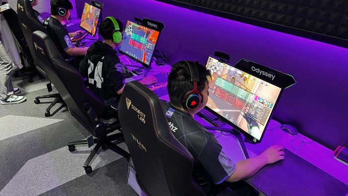 Setelah menyambangi gamer di Bandung, kini Point Arena hadir di Jakarta. Gaming Hub ini punya lebih banyak fitur yang akan memanjakan gamer.