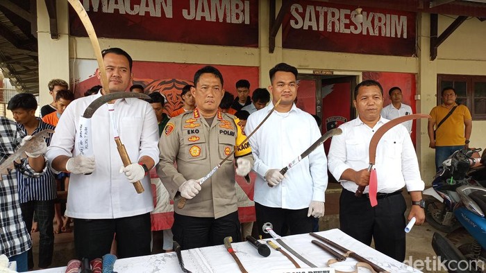 Polisi mengamankan 20 remaja terlibat geng motor di Jambi (Foto: Dimas Sanjaya).