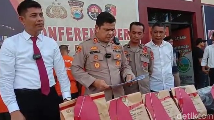 Polres Gowa merilis kasus pengeroyokan dan pembunuhan.