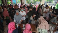 Paket sembako akan diberikan pada Selasa (14/3) besok seperti susu, gula pasir, minyak goreng, daging dan beras.